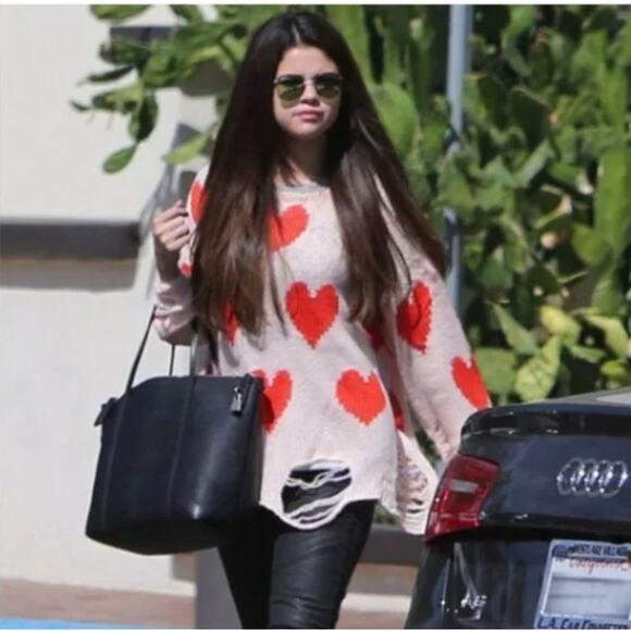 NEW! WILDFOX WHITE LABEL 'All Over Love' Lennon Sweater in PINK/ RED HEARTS (S) - Picture 1 of 11